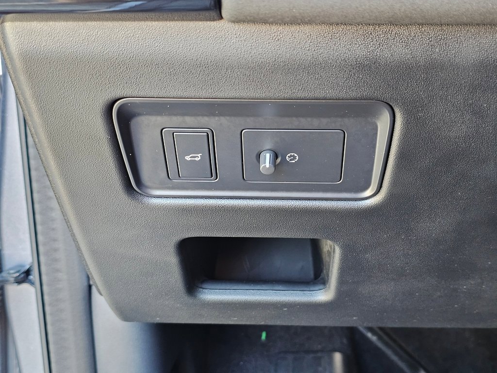 Used 2020 Land Rover Discovery Landmark image 36