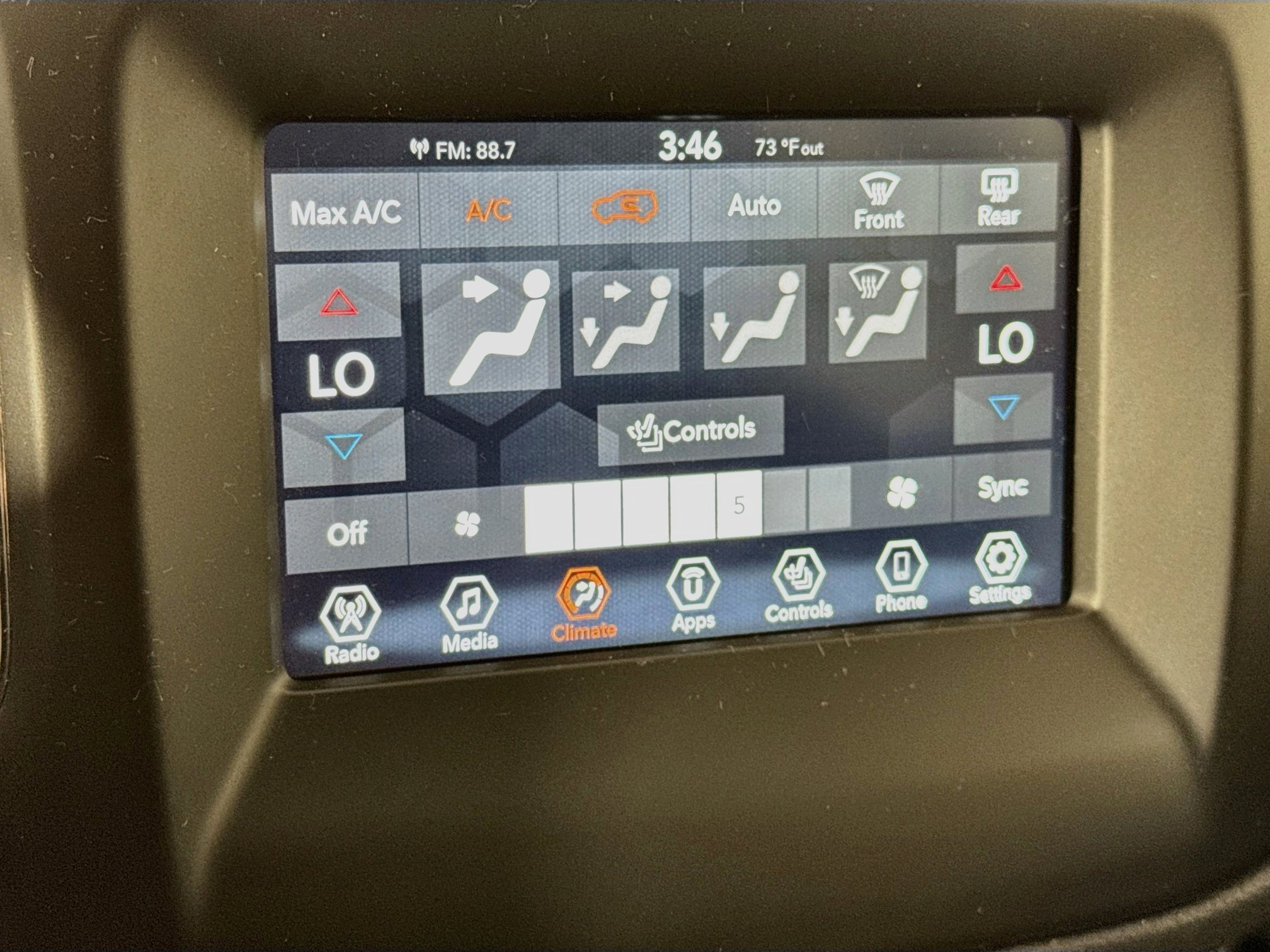 Used 2018 Jeep Compass Latitude w/ Popular Equipment Group AWD/4WD image 15