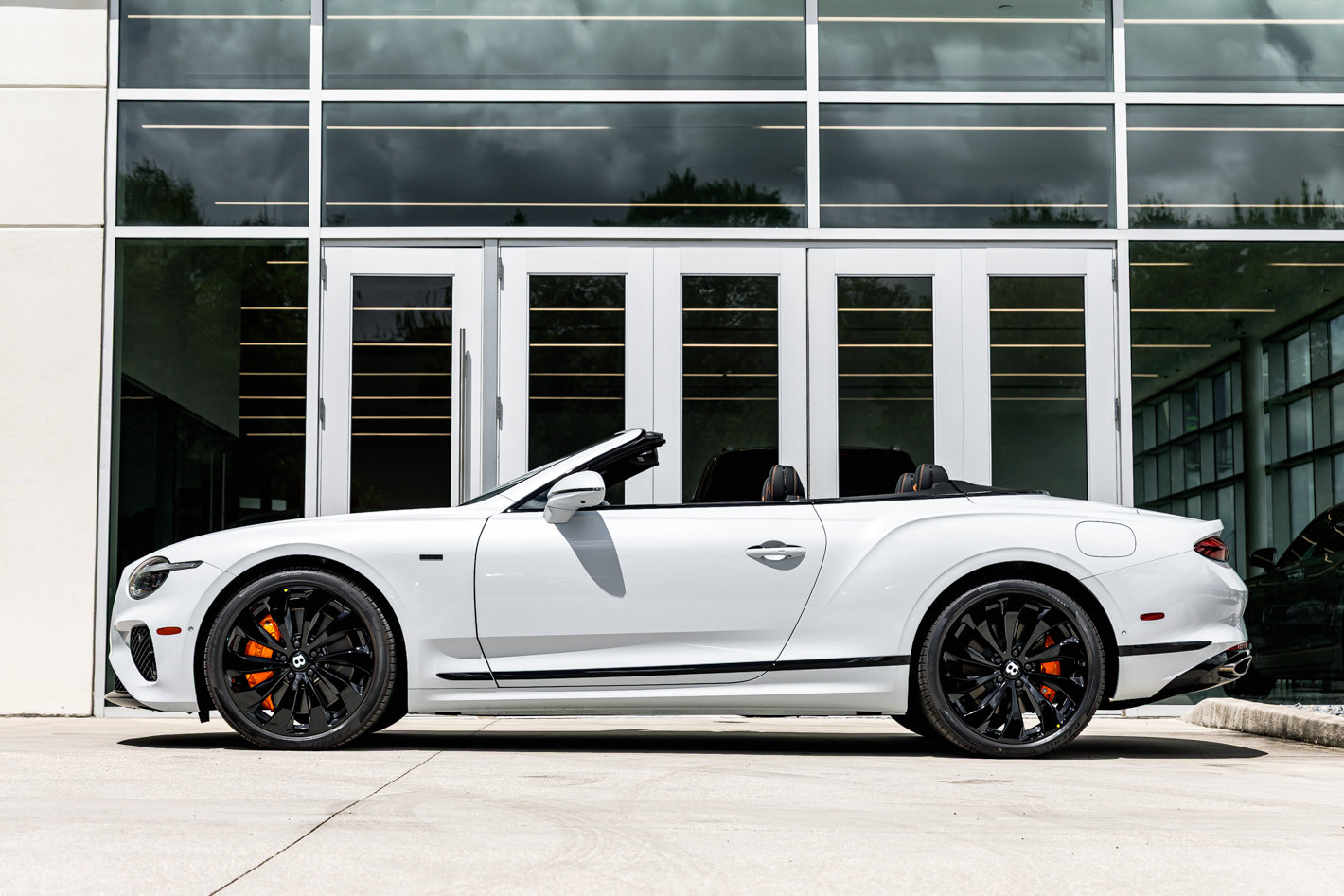 Used 2025 Bentley Continental GTC image 10