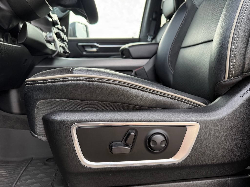 Used 2024 RAM 1500 Laramie AWD/4WD image 10