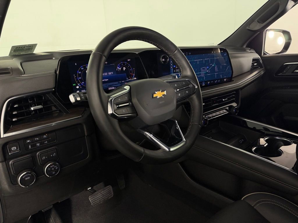Used 2025 Chevrolet Suburban Premier RWD image 22