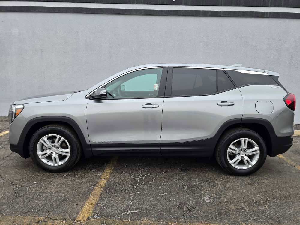 Used 2023 GMC Terrain SLE w/ LPO, Floor Liner Package image 8