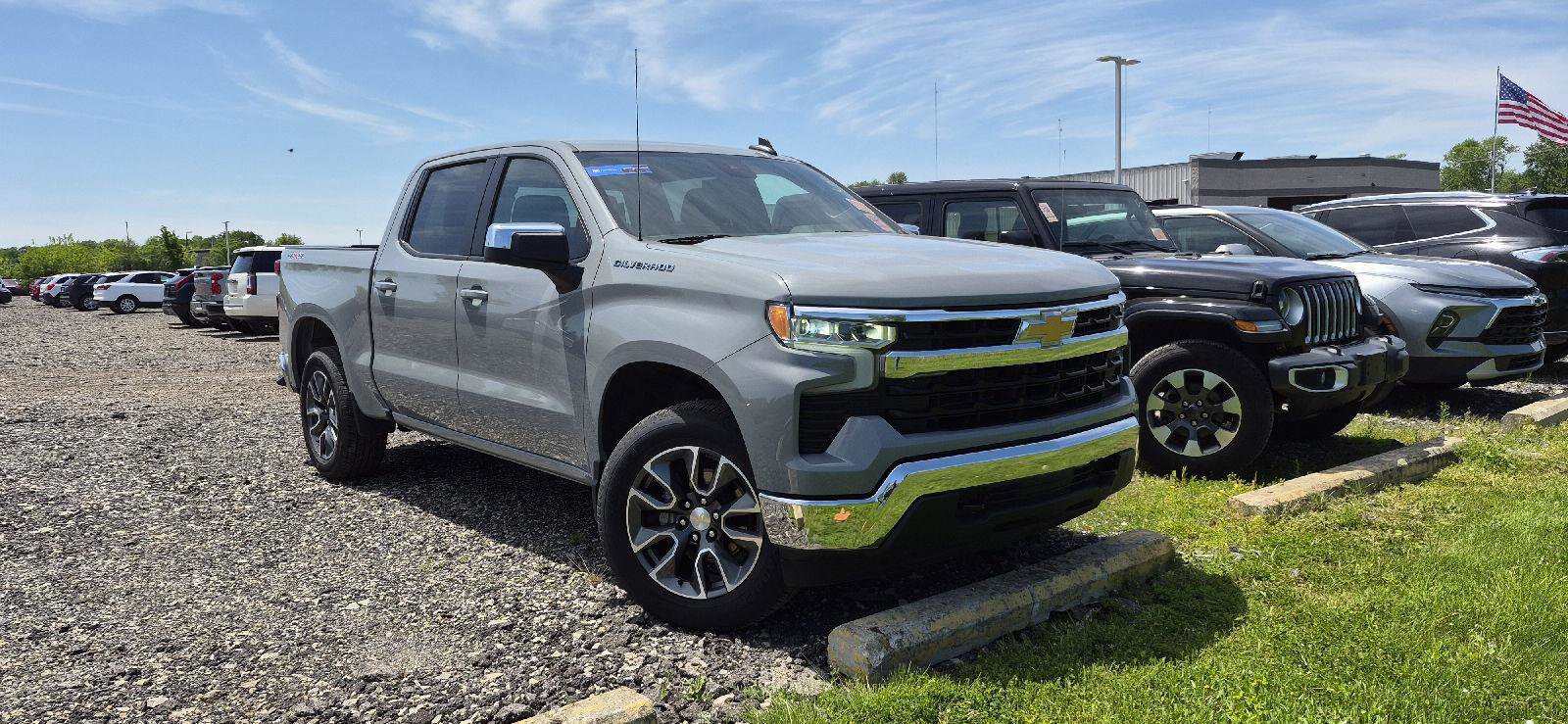 Used 2024 Chevrolet Silverado 1500 LT AWD/4WD image 2