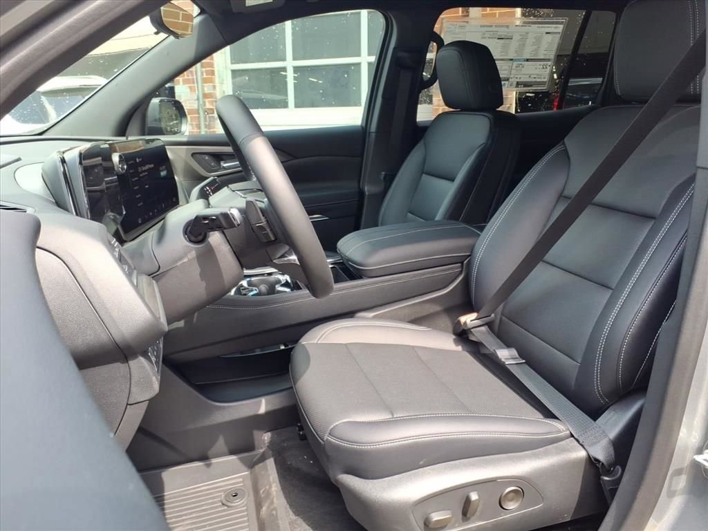 New 2026 Chevrolet Traverse LT w/ Sun and Wheel Package FWD image 15