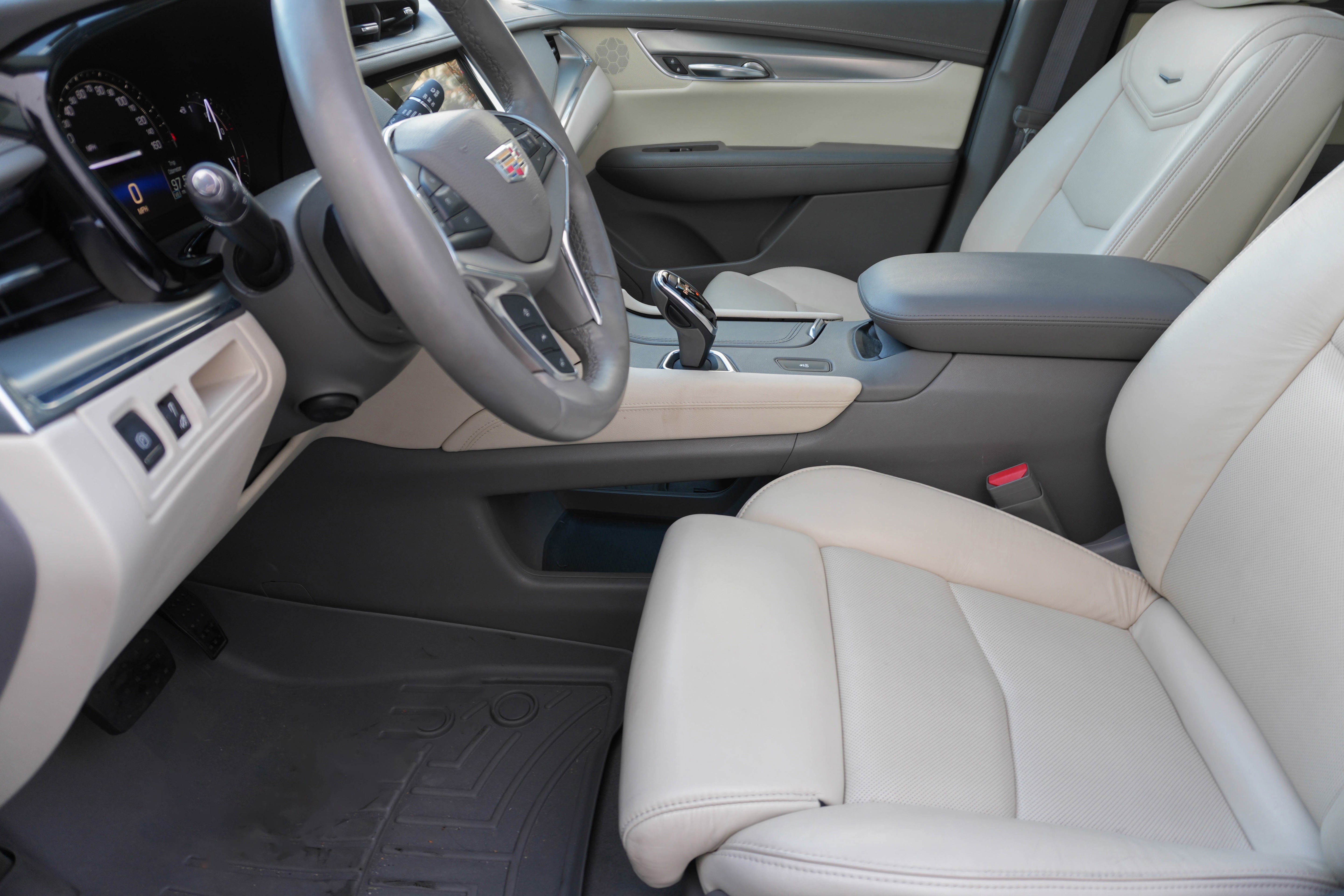 Used 2017 Cadillac XT5 Luxury w/ Driver Awareness Package image 26