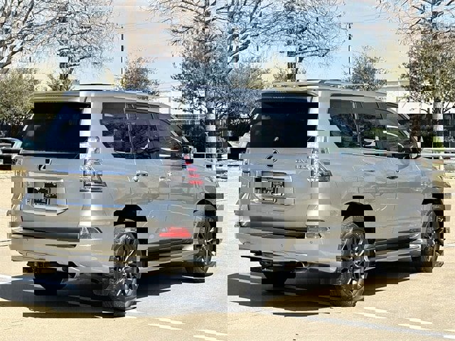 Used 2020 Lexus GX 460 Premium w/ Premium Package image 4