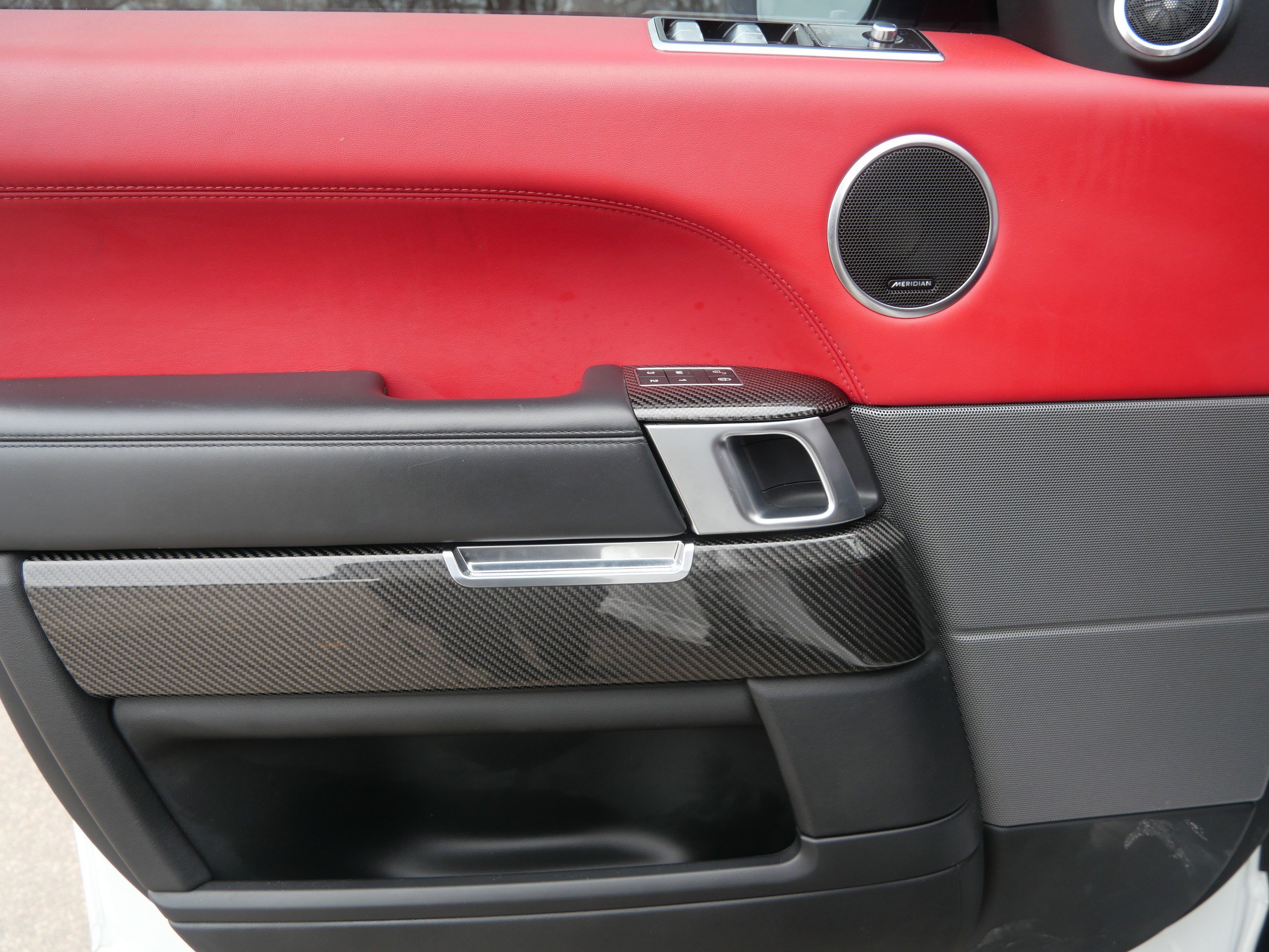 Used 2020 Land Rover Range Rover Sport SVR image 13