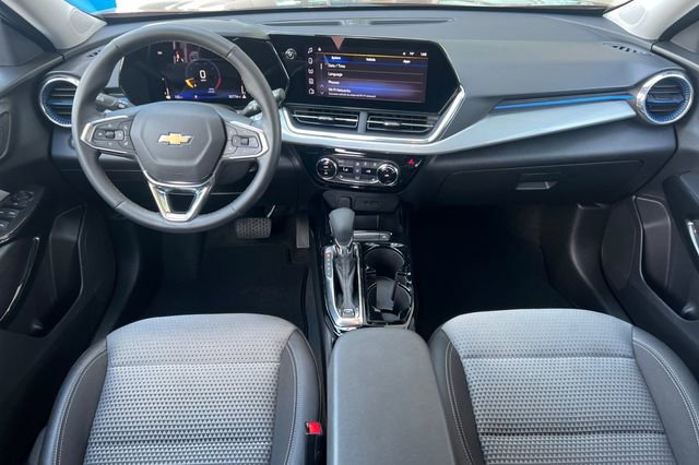 Used 2025 Chevrolet Trax LT w/ LT Convenience Package image 15