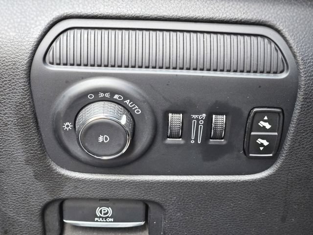 Used 2024 Jeep Wagoneer L Series II RWD image 20