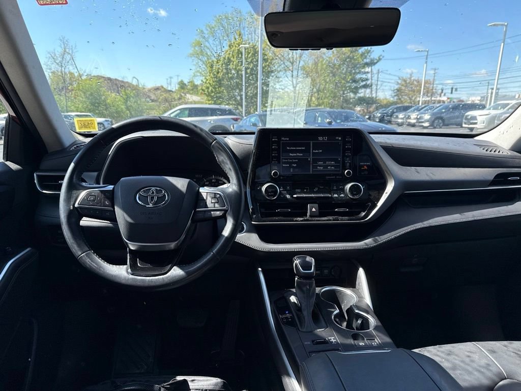 Used 2021 Toyota Highlander XLE AWD/4WD image 22