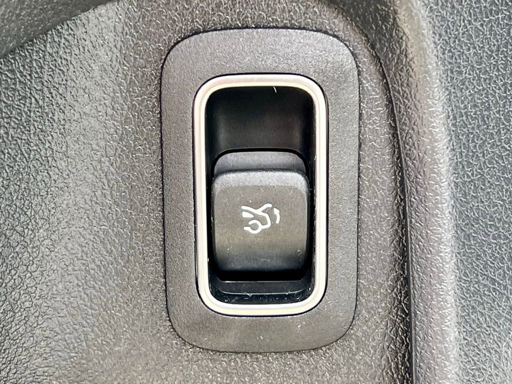 Certified 2023 Mercedes-Benz CLA 250 4MATIC image 25