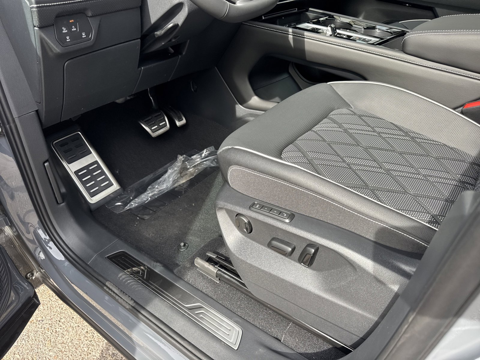 New 2026 Volkswagen Atlas SEL Premium R-Line image 16