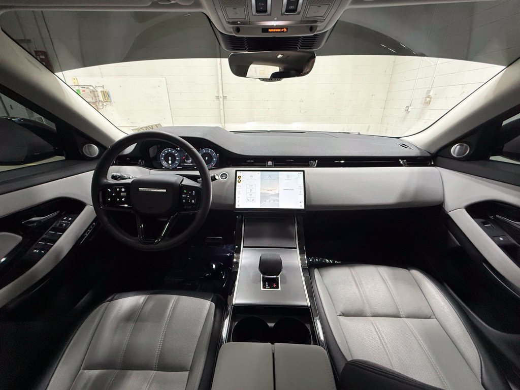 Used 2024 Land Rover Range Rover Evoque Dynamic SE AWD/4WD image 24