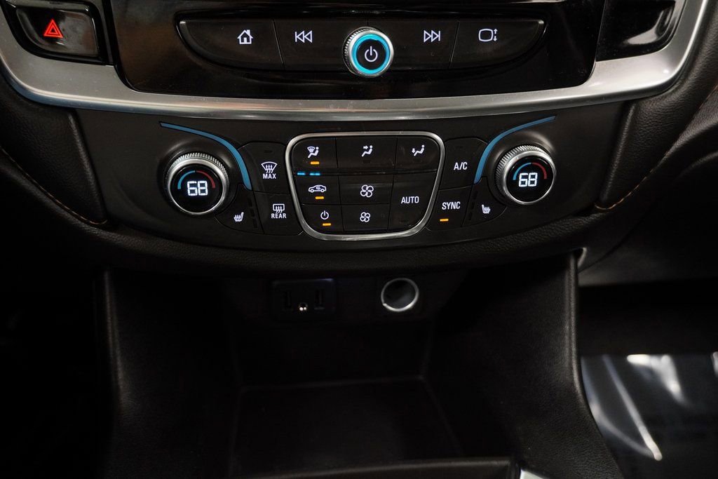 Used 2021 Chevrolet Traverse LT image 32