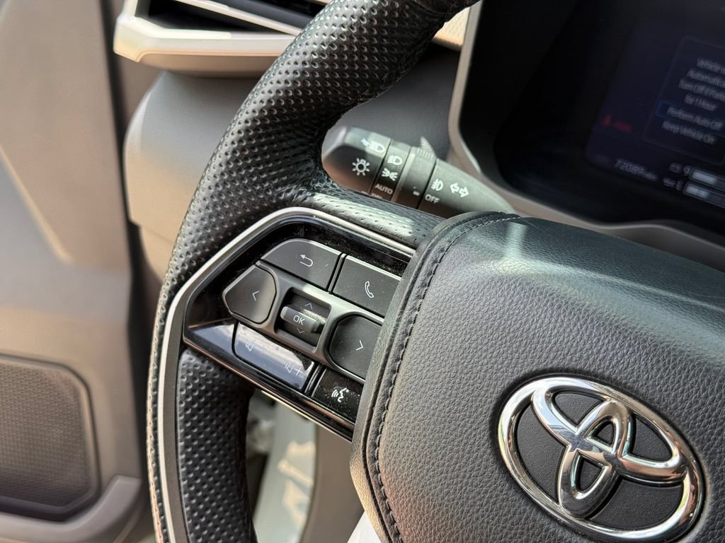 Used 2024 Toyota Tundra Limited AWD/4WD image 12