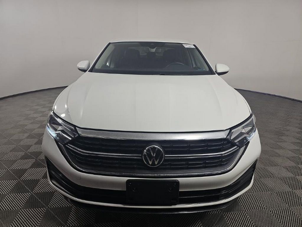 Used 2023 Volkswagen Jetta SE FWD image 2