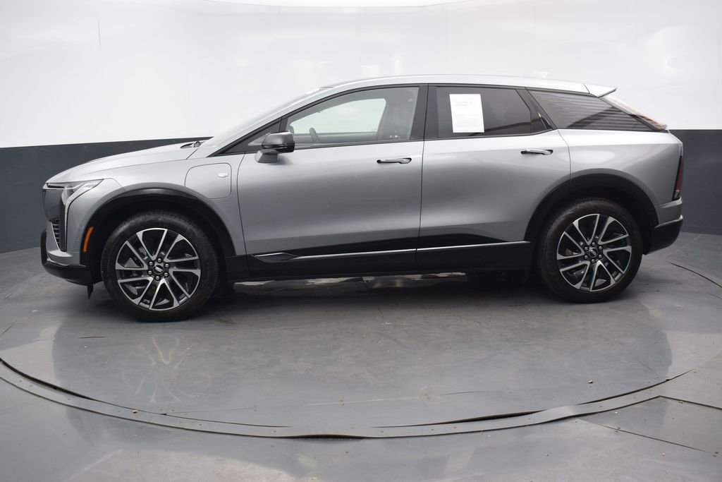 Certified 2025 Cadillac Optiq Sport 2 w/ LPO, Floor Liner Package AWD/4WD image 2