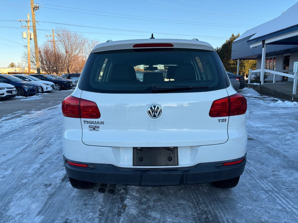 Used 2017 Volkswagen Tiguan S image 7
