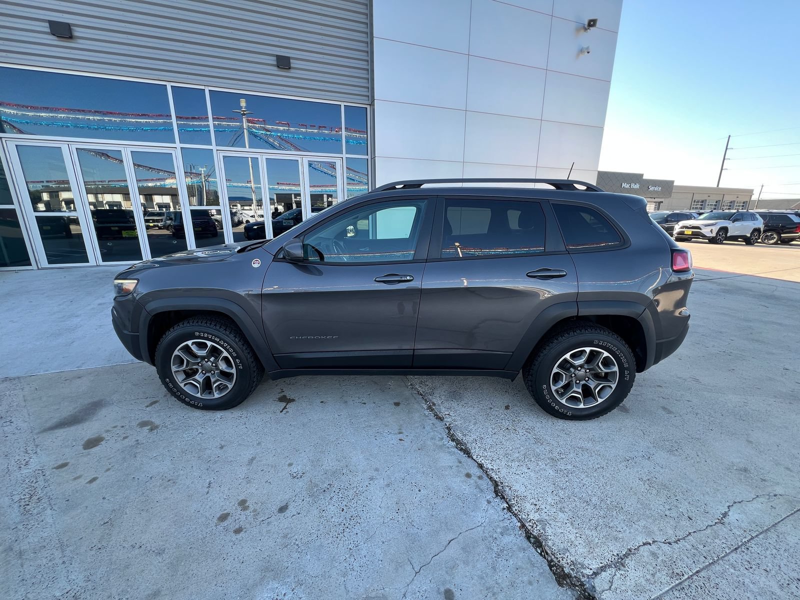 Used 2020 Jeep Cherokee Trailhawk AWD/4WD image 6
