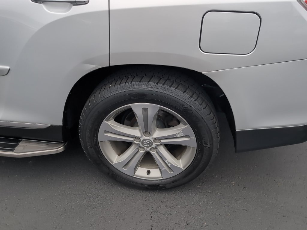 Used 2012 Toyota Highlander Limited w/ Tow Pkg AWD/4WD image 13