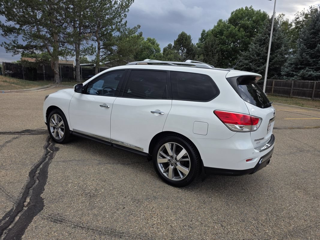 Used 2014 Nissan Pathfinder Platinum w/ Platinum Premium Package FWD image 3