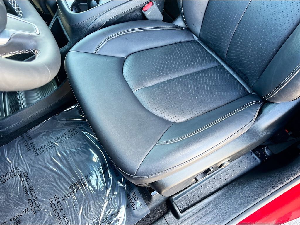 Certified 2025 Chrysler Pacifica Select image 18