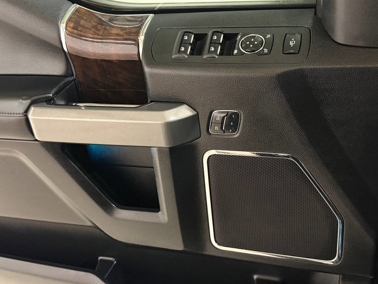 Used 2017 Ford F250 Platinum w/ FX4 Off-Road Package image 82