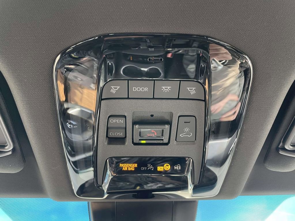 Used 2024 Toyota Venza Nightshade image 33