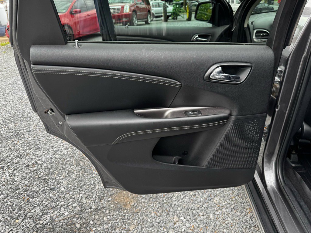 Used 2015 Dodge Journey Crossroad w/ Flexible Seating Group image 16