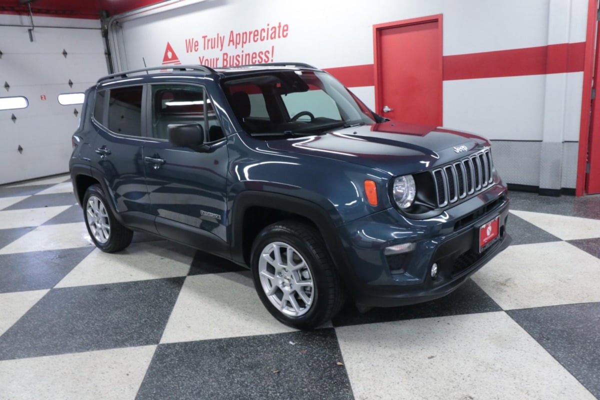 Used 2022 Jeep Renegade Latitude AWD/4WD image 3