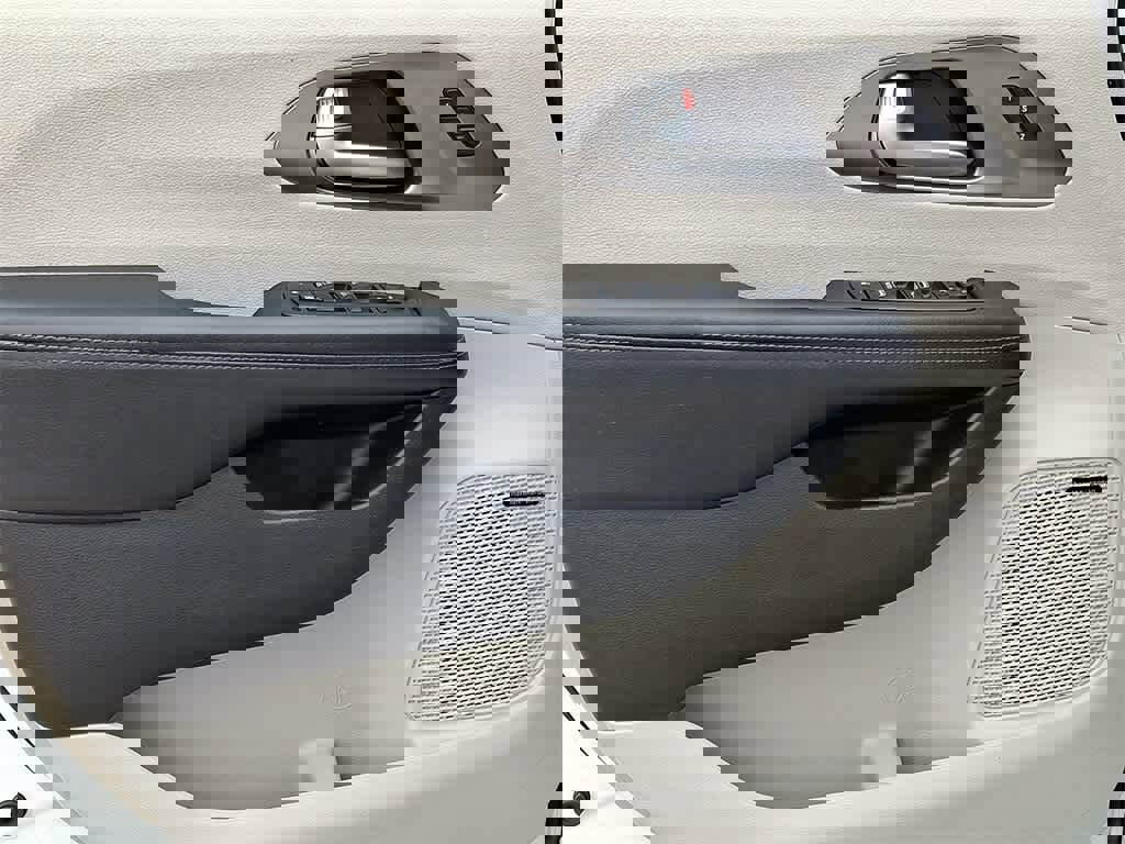 Used 2018 Chrysler Pacifica Limited image 12