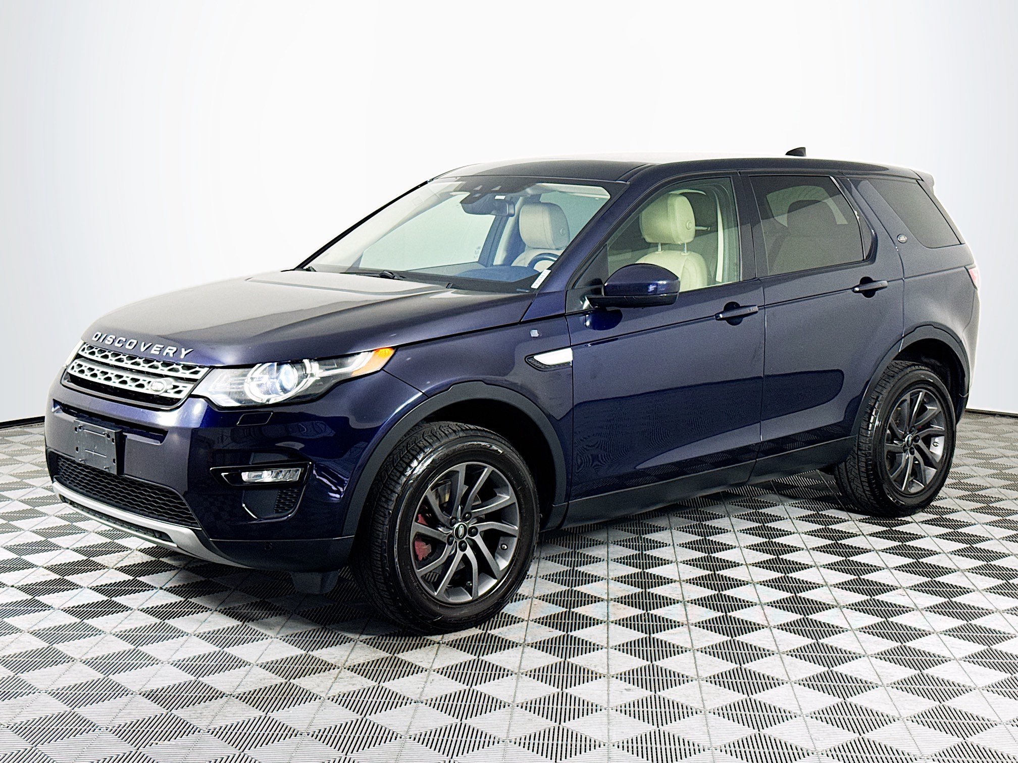 Used 2019 Land Rover Discovery Sport HSE AWD/4WD image 4