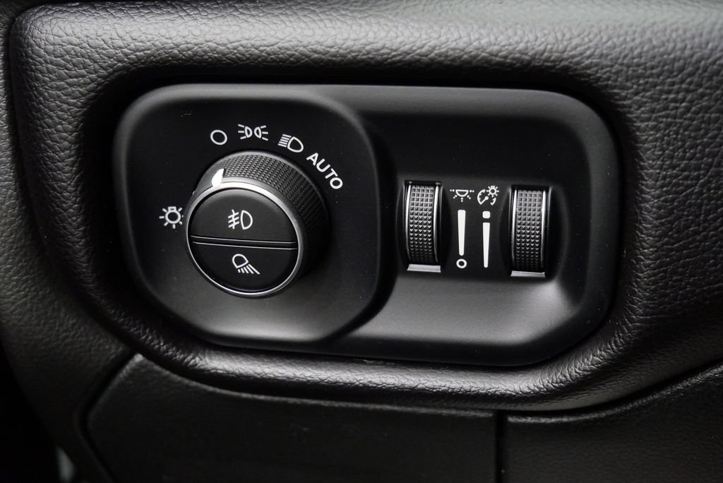 Used 2023 RAM 2500 Laramie AWD/4WD image 28