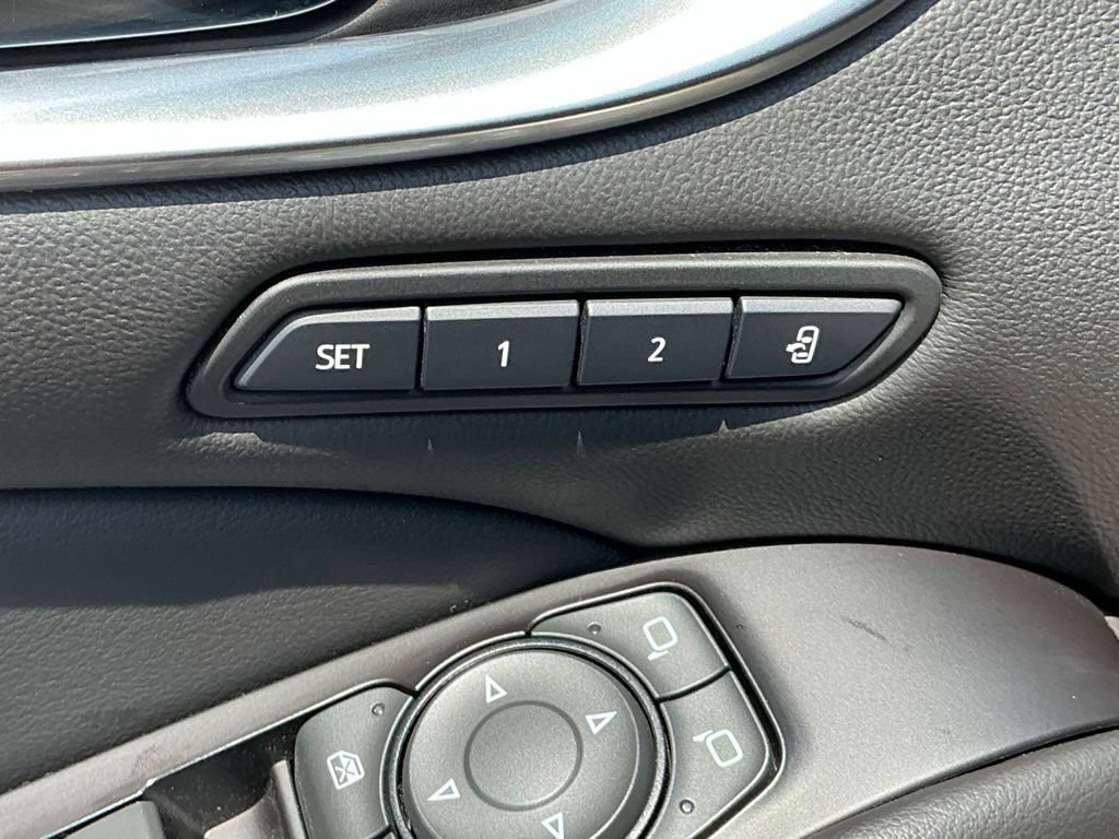 Used 2020 Buick Enclave Avenir w/ Avenir Technology Package FWD image 12