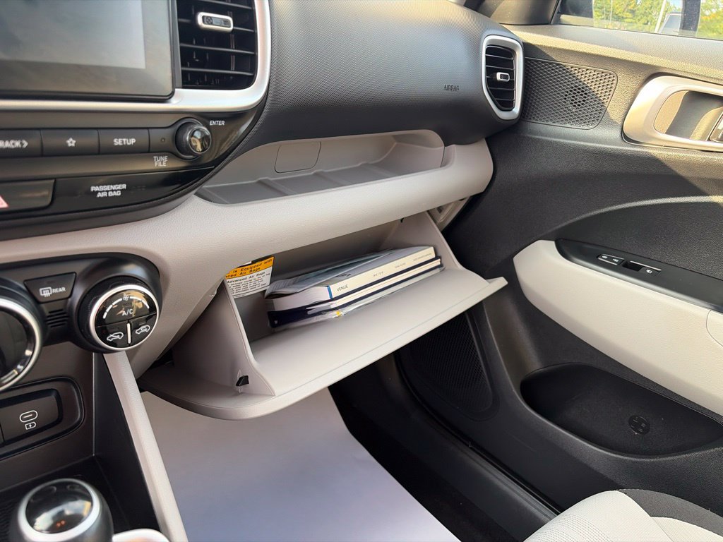 Used 2025 Hyundai Venue SEL FWD image 29