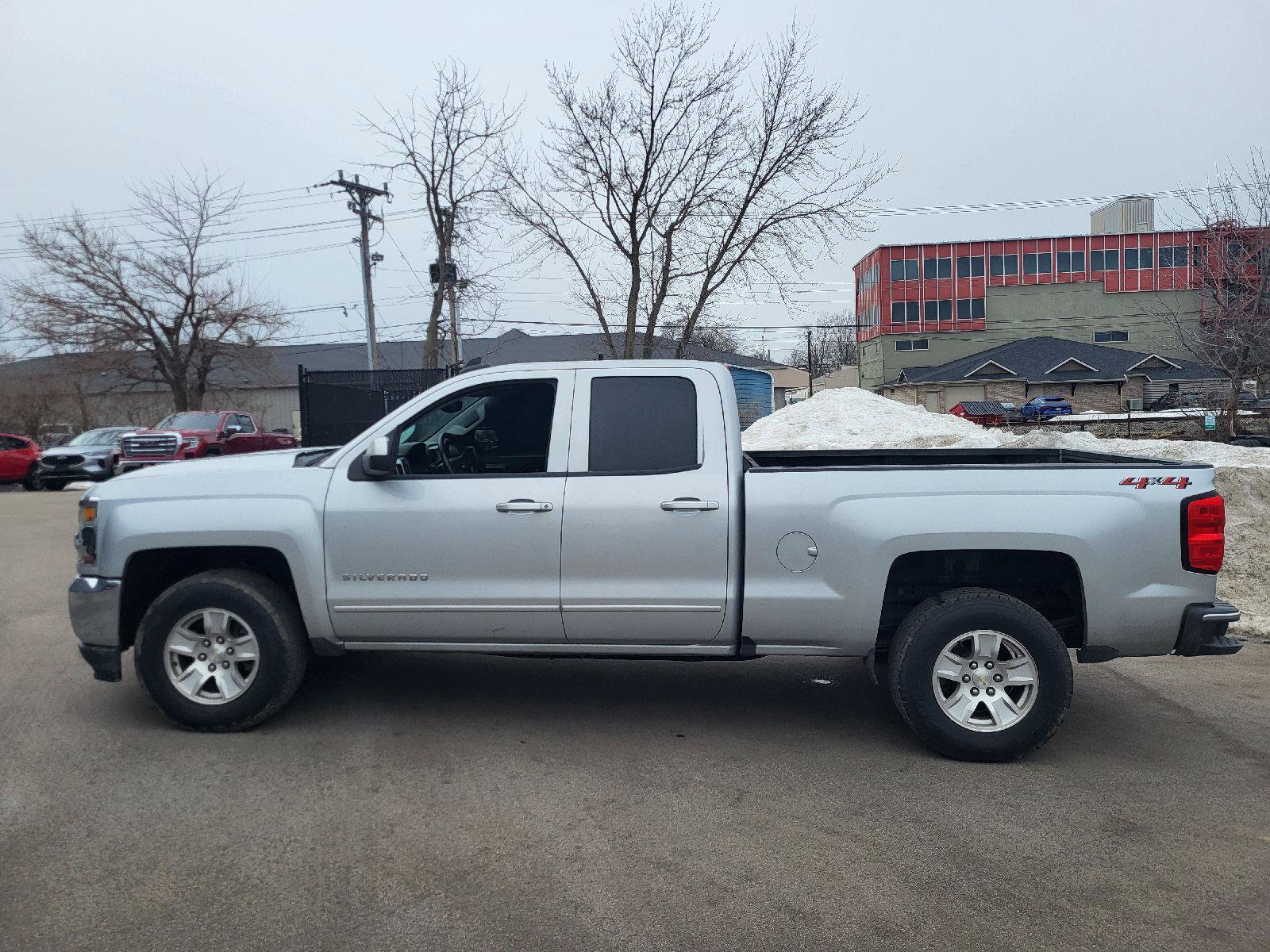 Used 2018 Chevrolet Silverado 1500 LT w/ All Star Edition image 6
