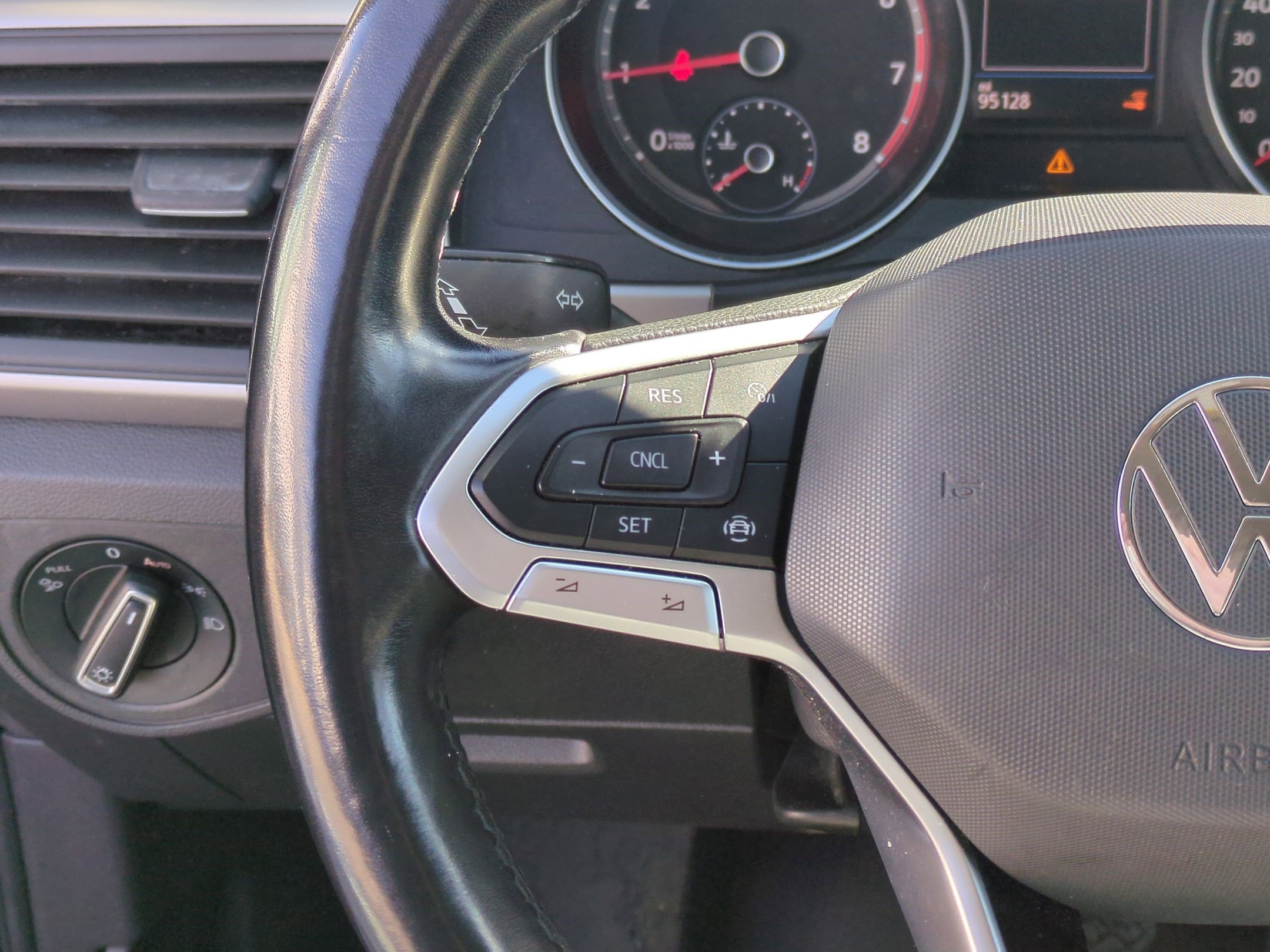 Used 2021 Volkswagen Atlas SE image 19