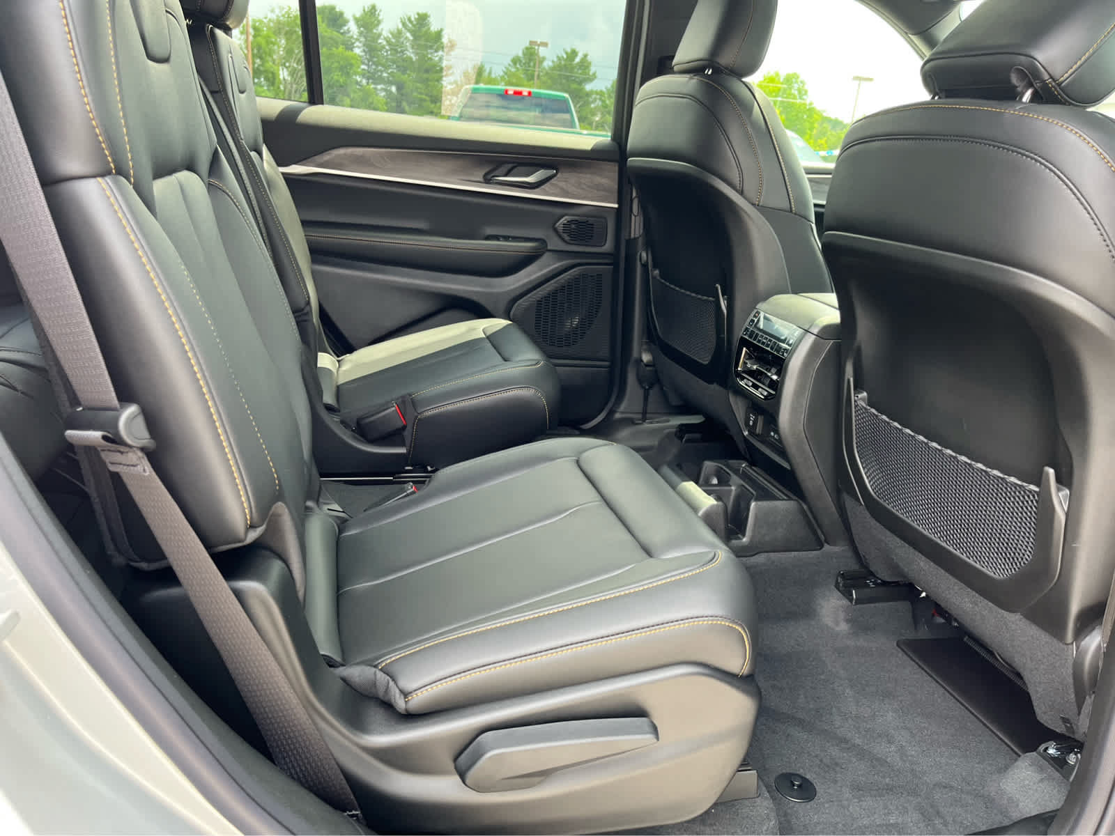 New 2026 Jeep Grand Cherokee L Limited AWD/4WD image 31