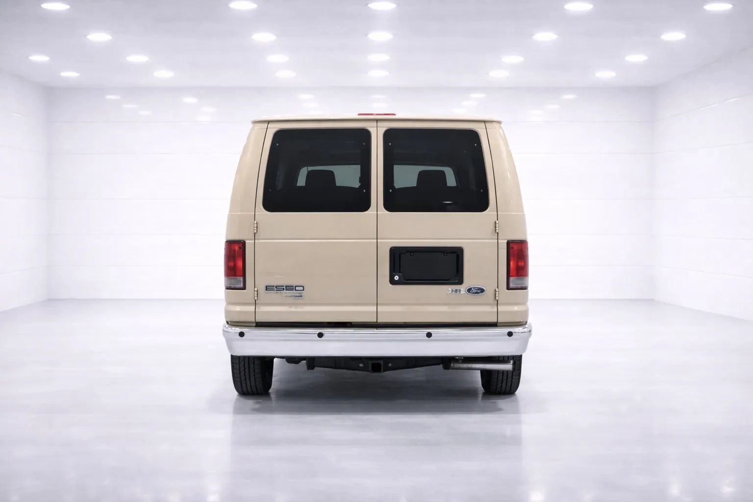 Used 2013 Ford E-350 and Econoline 350 XLT image 4