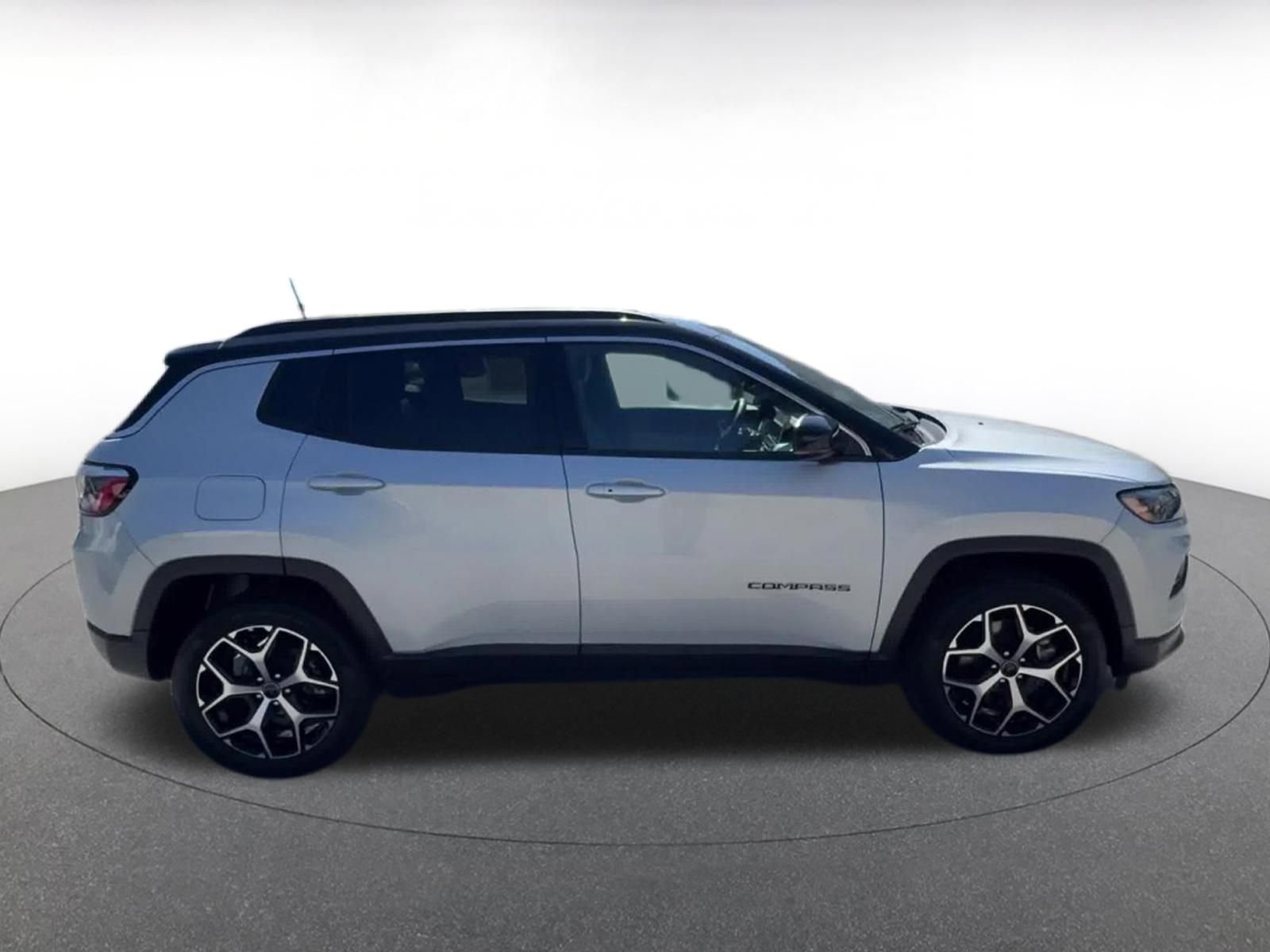 Used 2025 Jeep Compass Limited AWD/4WD image 16