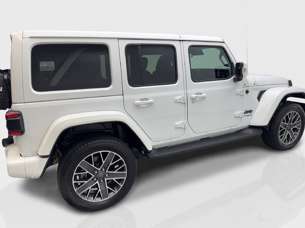 Used 2022 Jeep Wrangler Unlimited Sahara AWD/4WD image 15