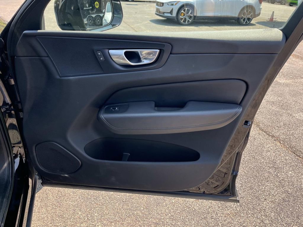 Certified 2023 Volvo XC60 B5 Plus AWD/4WD image 22