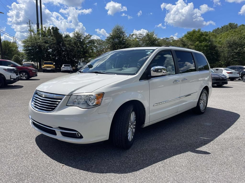 Used 2012 Chrysler Town & Country Limited FWD image 7