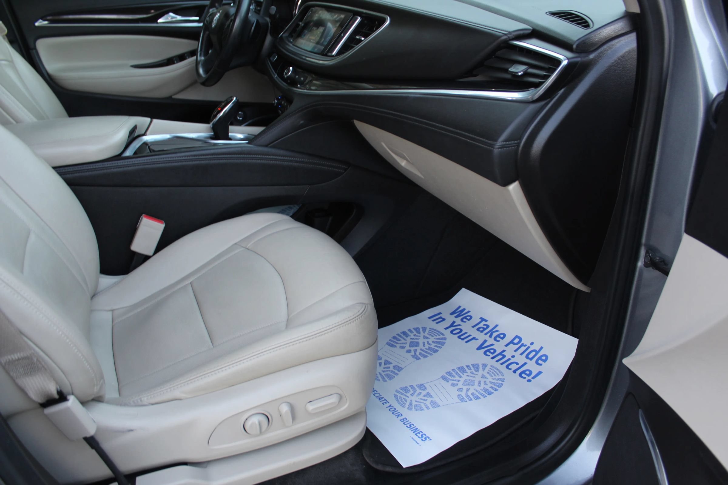 Used 2019 Buick Enclave Essence AWD/4WD image 18