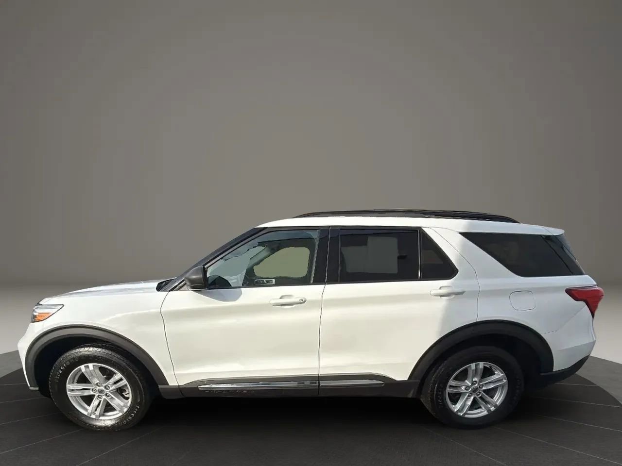 Used 2020 Ford Explorer XLT w/ Comfort Package image 8