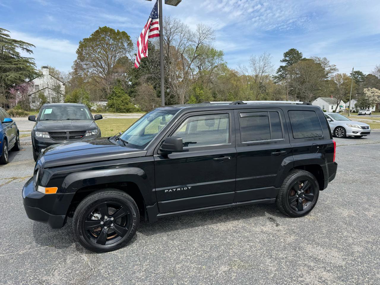 Used 2012 Jeep Patriot Latitude w/ Altitude Pkg image 2