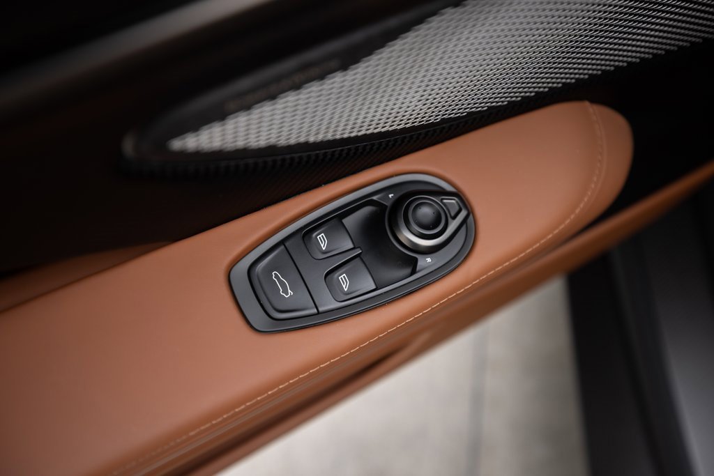 New 2025 Aston Martin Vanquish image 37