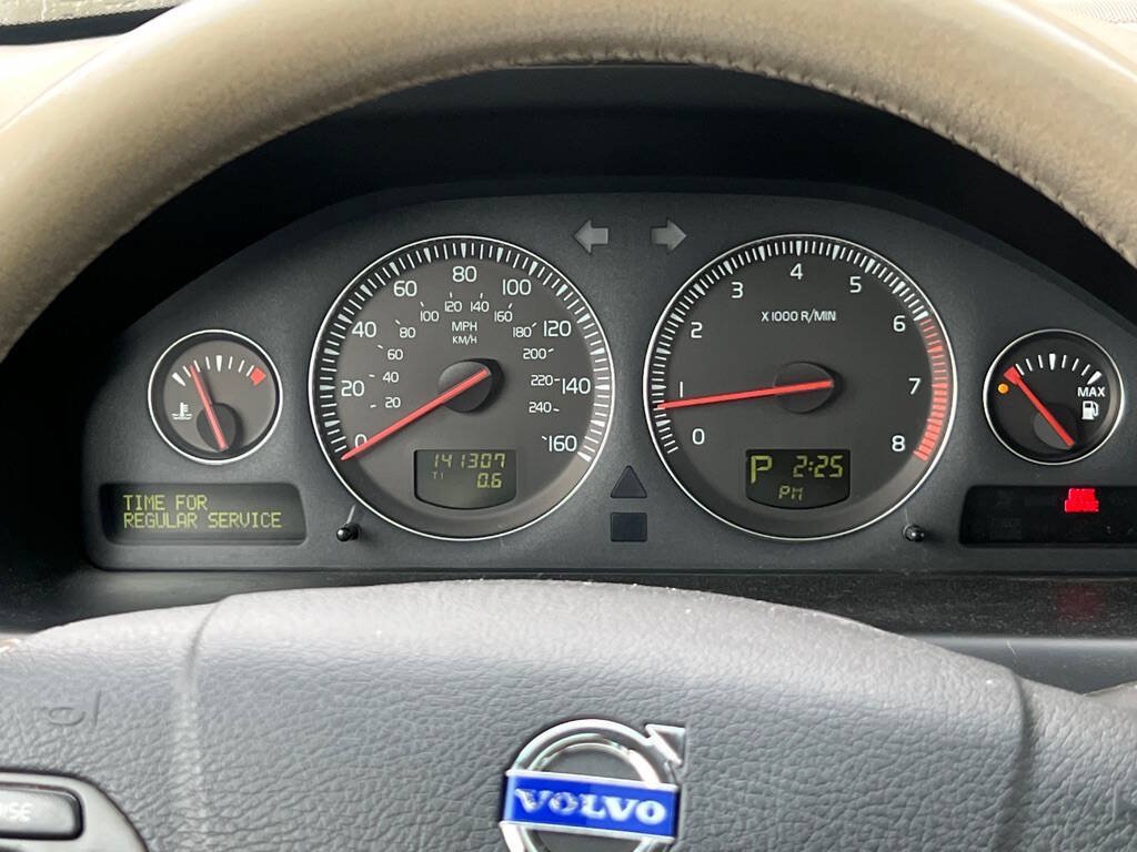 Used 2004 Volvo V70 AWD/4WD image 13