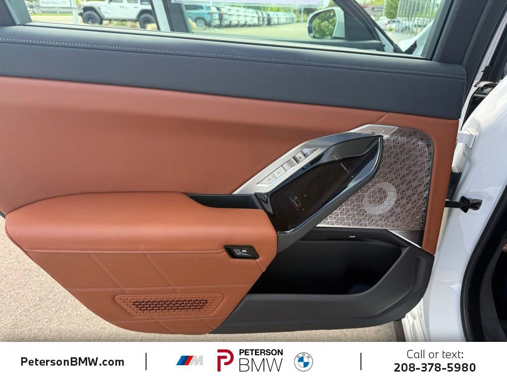 Used 2025 BMW i7 xDrive60 w/ Executive Package AWD/4WD image 16