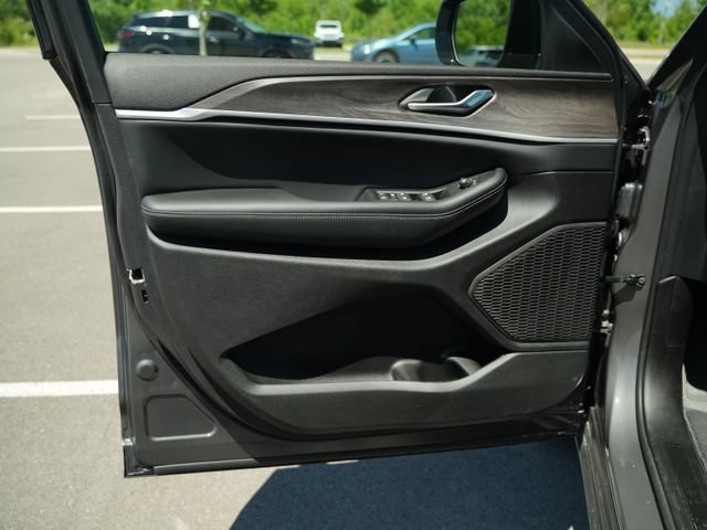 New 2026 Jeep Grand Cherokee Altitude AWD/4WD image 13